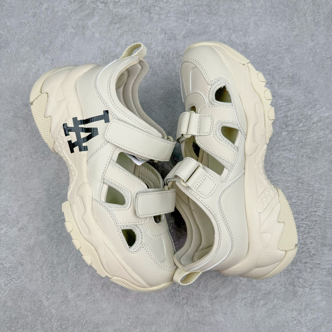图片[3]-MLB Sandal Chunky Mask 纽约洋基队百搭时尚运动凉鞋 MLB是韩国F&F旗下潮流服装品牌 拥有150年历史的经典传统 是街头文化和国际生活方式的领导者 MLB拥有包括男装、女装、童装、配饰在内的全品类服饰 提供覆盖各性别、各年龄层、From Head to Toe的穿搭装备 其产品结合了韩国的时尚造型与质感 展现了运动服饰也可以兼具时尚潮流的风格 在产品设计上 MLB不仅融合了美国职业棒球大联盟的各当家球队 更结合了棒球运动中的各个元素 复古风范自信控场 复古鞋型率先勾描独特的自我态度 在经典线条与时尚元素的精彩交织下刷新街头复古运动风潮 质感十足兼备卓越的舒适透气性能迎合夏日追求的自在脚感。尺码：36 36.5 37.5 38 38.5 39 40 40.5 41 42 42.5 43 44 45-选品中心