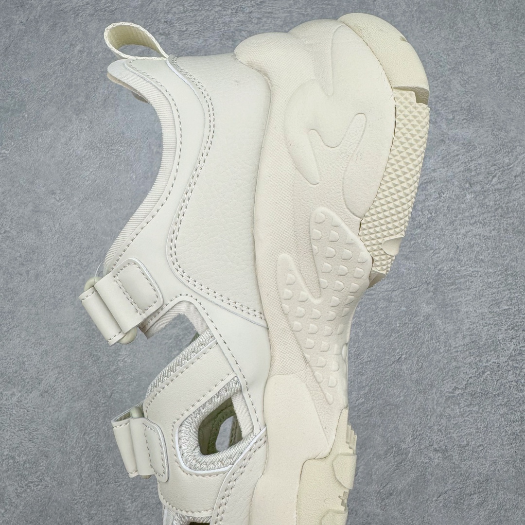 图片[7]-MLB Sandal Chunky Mask 纽约洋基队百搭时尚运动凉鞋 MLB是韩国F&F旗下潮流服装品牌 拥有150年历史的经典传统 是街头文化和国际生活方式的领导者 MLB拥有包括男装、女装、童装、配饰在内的全品类服饰 提供覆盖各性别、各年龄层、From Head to Toe的穿搭装备 其产品结合了韩国的时尚造型与质感 展现了运动服饰也可以兼具时尚潮流的风格 在产品设计上 MLB不仅融合了美国职业棒球大联盟的各当家球队 更结合了棒球运动中的各个元素 复古风范自信控场 复古鞋型率先勾描独特的自我态度 在经典线条与时尚元素的精彩交织下刷新街头复古运动风潮 质感十足兼备卓越的舒适透气性能迎合夏日追求的自在脚感。尺码：36 36.5 37.5 38 38.5 39 40 40.5 41 42 42.5 43 44 45-选品中心