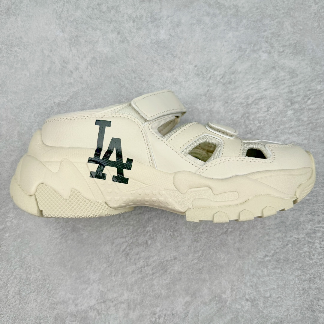 图片[11]-MLB Sandal Chunky Mask 纽约洋基队百搭时尚运动凉鞋 MLB是韩国F&F旗下潮流服装品牌 拥有150年历史的经典传统 是街头文化和国际生活方式的领导者 MLB拥有包括男装、女装、童装、配饰在内的全品类服饰 提供覆盖各性别、各年龄层、From Head to Toe的穿搭装备 其产品结合了韩国的时尚造型与质感 展现了运动服饰也可以兼具时尚潮流的风格 在产品设计上 MLB不仅融合了美国职业棒球大联盟的各当家球队 更结合了棒球运动中的各个元素 复古风范自信控场 复古鞋型率先勾描独特的自我态度 在经典线条与时尚元素的精彩交织下刷新街头复古运动风潮 质感十足兼备卓越的舒适透气性能迎合夏日追求的自在脚感。尺码：36 36.5 37.5 38 38.5 39 40 40.5 41 42 42.5 43 44 45-选品中心
