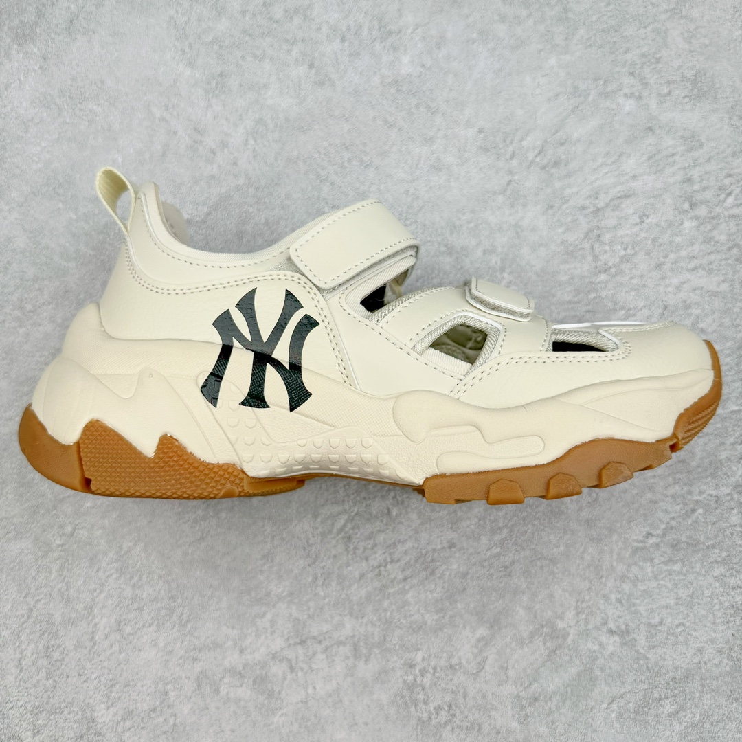 图片[4]-MLB Sandal Chunky Mask 纽约洋基队百搭时尚运动凉鞋 MLB是韩国F&F旗下潮流服装品牌 拥有150年历史的经典传统 是街头文化和国际生活方式的领导者 MLB拥有包括男装、女装、童装、配饰在内的全品类服饰 提供覆盖各性别、各年龄层、From Head to Toe的穿搭装备 其产品结合了韩国的时尚造型与质感 展现了运动服饰也可以兼具时尚潮流的风格 在产品设计上 MLB不仅融合了美国职业棒球大联盟的各当家球队 更结合了棒球运动中的各个元素 复古风范自信控场 复古鞋型率先勾描独特的自我态度 在经典线条与时尚元素的精彩交织下刷新街头复古运动风潮 质感十足兼备卓越的舒适透气性能迎合夏日追求的自在脚感。尺码：36 36.5 37.5 38 38.5 39 40 40.5 41 42 42.5 43 44 45-选品中心