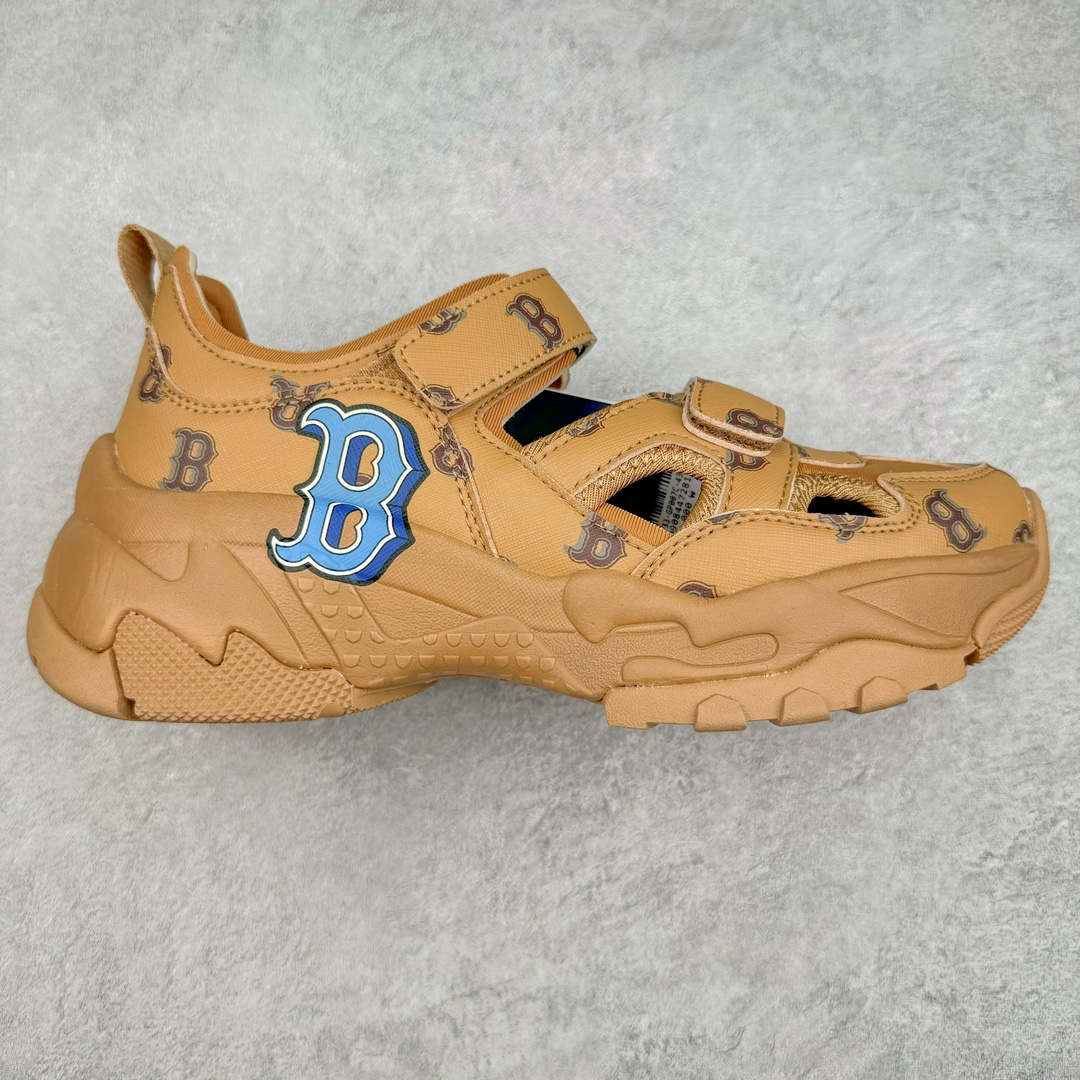 MLB Sandal Chunky Mask 纽约洋基队百搭时尚运动凉鞋 MLB是韩国F&F旗下潮流服装品牌 拥有150年历史的经典传统 是街头文化和国际生活方式的领导者 MLB拥有包括男装、女装、童装、配饰在内的全品类服饰 提供覆盖各性别、各年龄层、From Head to Toe的穿搭装备 其产品结合了韩国的时尚造型与质感 展现了运动服饰也可以兼具时尚潮流的风格 在产品设计上 MLB不仅融合了美国职业棒球大联盟的各当家球队 更结合了棒球运动中的各个元素 复古风范自信控场 复古鞋型率先勾描独特的自我态度 在经典线条与时尚元素的精彩交织下刷新街头复古运动风潮 质感十足兼备卓越的舒适透气性能迎合夏日追求的自在脚感。尺码：36 36.5 37.5 38 38.5 39 40 40.5 41 42 42.5 43 44 45-选品中心