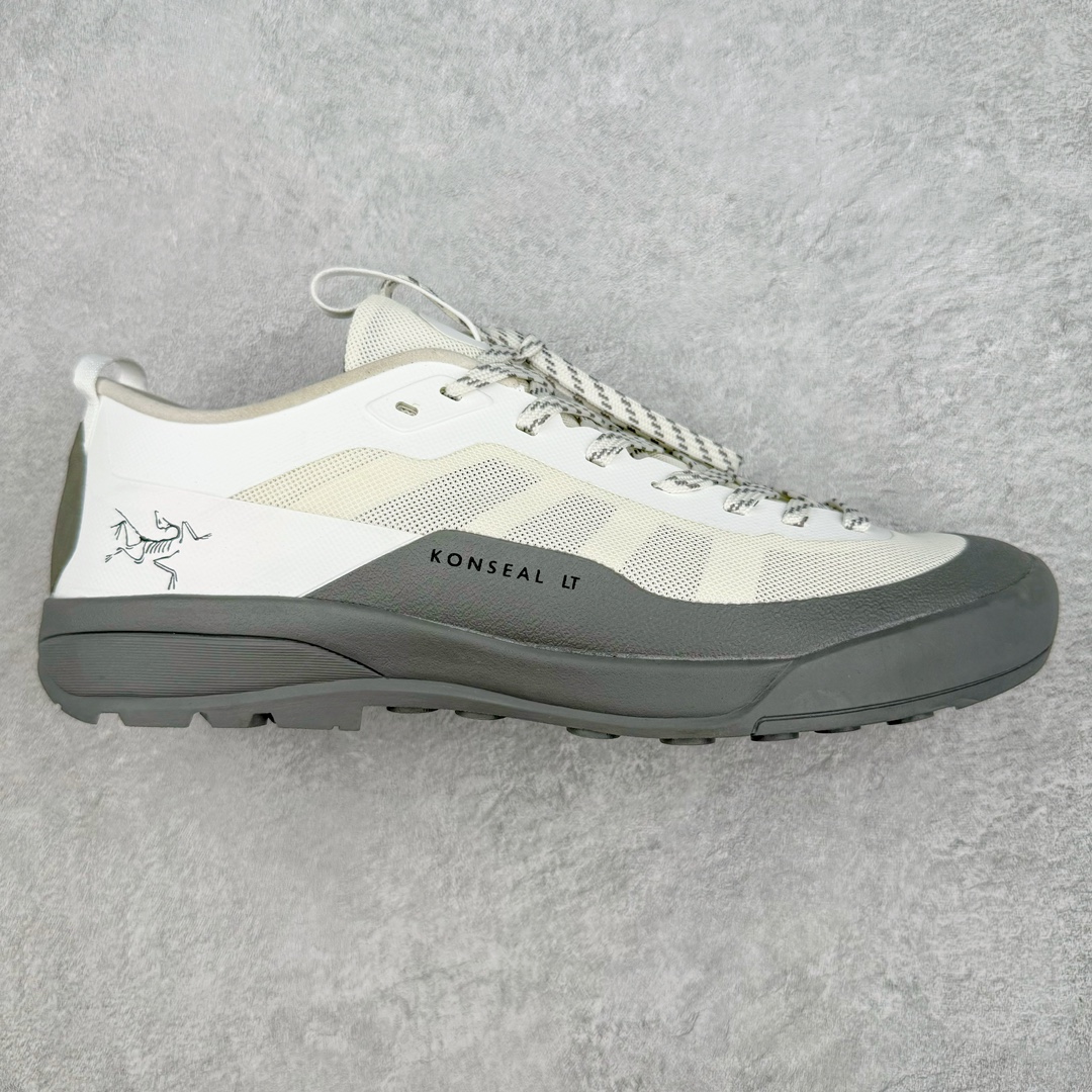 ＃SG 加拿大品牌 始祖鸟·Arcteryx始祖鸟 Konseal Lt 轻量网布防滑轻便耐磨低帮越野跑步鞋 利用先进的技术、更轻但可靠耐用的材料和高度专注的设计流程，我们创造了我们最轻的接近鞋 Konseal LT。它专为在您携带背包和攀爬装备时覆盖崎岖的地面而设计，提供足底支撑和保护、应对不断変化的地形的敏捷性以及 Vibram® Megagrip 外底的自抓地力。内里提供赤足舒适感，鞋跟可平折，因此您可以在系绳或露营时将其作为木屐穿着。尺码：39 40 41 42 43 44 45-选品中心