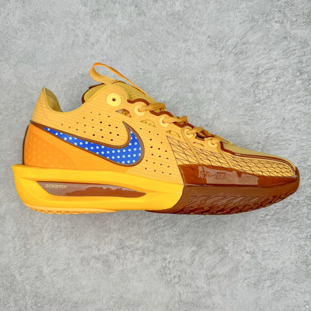 ＃TG NK G.T. Cut 3 EP GT3代实战篮球鞋 DV2913-102 该鞋款采用出众回弹设计 为切入、转向和移步篮筐提供出色的能量回馈 回弹性能带来弹力充沛的迈步体验 助你爆发疾速 全掌型 ZoomX 泡绵 缔造弹力出众的轻盈迈步体验 助你在比赛升温时能够急速快攻 驰骋全场 鞋面绳线与鞋带相结合 有助稳固前足 后跟搭配加垫鞋口 为脚踝营造舒适稳固感受 全掌型 ZoomX 泡绵 能够带来出众的能量回馈 前足外侧采用精巧塑料覆面 在瞬间爆发时提供稳固脚感 尺码：39 40 40.5 41 42 42.5 43 44 44.5 45 46-选品中心