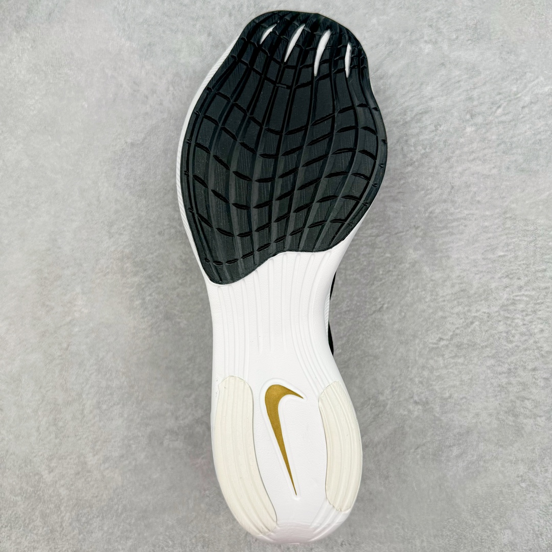 图片[9]-＃纯原 NK ZoomX Vaporfly Next% 马拉松二代跑鞋 内置碳板 鞋面使用了全新 Vaporweave 科技 这种类似蝉翼的材质相比 Flyknit 更加轻薄透气 非对称的鞋带系统和泡棉护垫的加入令舒适度更高 鞋头辅以超大的 Swoosh 点缀 再配上流线型外观设计 时尚感十足 尺码：36 36.5 37.5 38 38.5 39 40 40.5 41 42 42.5 43 44 44.5 45-选品中心