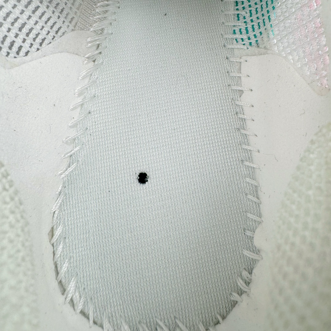 图片[10]-＃纯原 NK ZoomX Vaporfly Next% 马拉松二代跑鞋 内置碳板 鞋面使用了全新 Vaporweave 科技 这种类似蝉翼的材质相比 Flyknit 更加轻薄透气 非对称的鞋带系统和泡棉护垫的加入令舒适度更高 鞋头辅以超大的 Swoosh 点缀 再配上流线型外观设计 时尚感十足 尺码：36 36.5 37.5 38 38.5 39 40 40.5 41 42 42.5 43 44 44.5 45-选品中心