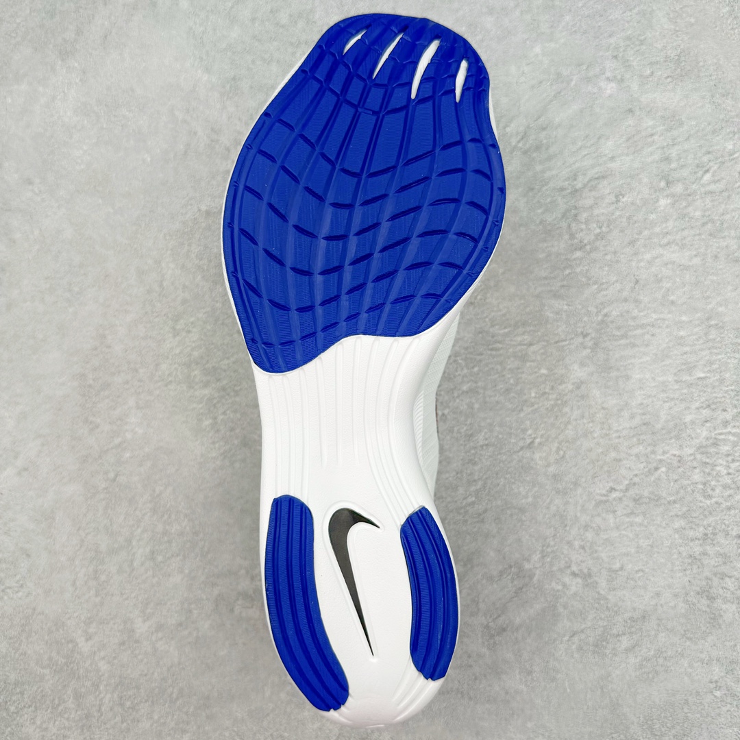 图片[9]-＃纯原福利 NK ZoomX Vaporfly Next% 马拉松二代跑鞋 细节整体升级 这款next%和上一款4%的鞋最大区的别于在鞋面面料 鞋面使用了全新 Vaporweave 科技 这种类似蝉翼的材质相比 Flyknit 更加轻薄透气 非对称的鞋带系统和泡棉护垫的加入令舒适度更高 鞋头辅以超大的 Swoosh 点缀 再配上流线型外观设计 时尚感十足 尺码：36 36.5 37.5 38 38.5 39 40 40.5 41 42 42.5 43 44 44.5 45-选品中心