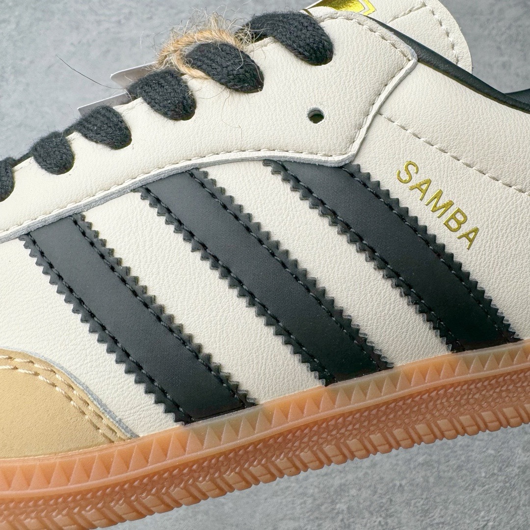 图片[15]-＃PB福利特价 AD Original Samba OG 复古经典轻便板鞋 米白黑 ID0478 口碑大厂出品 品控大底版型不断改良更新 全套原纸板楦头开发 确保原汁原味 完美呈现版型 一比一鞋头弧度高度鞋身弧度 此版本只针对中端市场 皮料材质有所更替 其他数据细节工艺流程均保持一致 绝不口嗨 细节品控鞋型随意对比 正确烫金高频细节 原装纳米超迁皮料 独家私模橡胶大底 原盒原配 这款桑巴鞋展示了高质量的工艺 带有装饰的超锁缝制和无缝的手感 柔软、柔软的皮革造型和标志性的3条纹完成了精致的外观 正规合身鞋带 鞋面上有绒面鞋垫 橡胶鞋底 享受正畸套筒软感 自50年代首次亮相以来就一直在赢得粉丝的青睐 尺码：36 36.5 37.5 38 38.5 39 40 40.5 41 42 42.5 43 44 44.5 45 46-选品中心