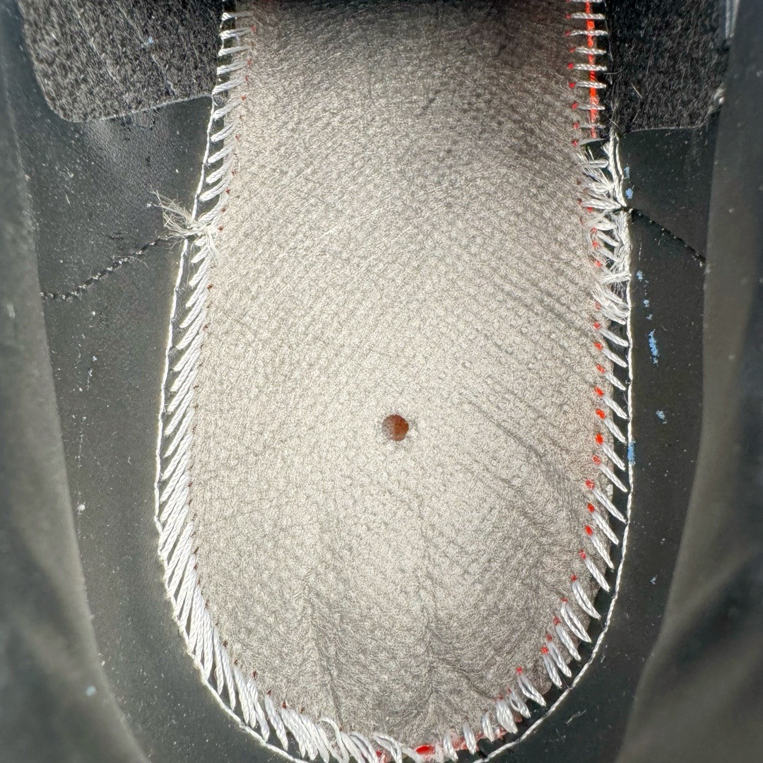 图片[10]-＃PB福利特价 AD Original Samba OG 复古经典轻便板鞋 米白黑 ID0478 口碑大厂出品 品控大底版型不断改良更新 全套原纸板楦头开发 确保原汁原味 完美呈现版型 一比一鞋头弧度高度鞋身弧度 此版本只针对中端市场 皮料材质有所更替 其他数据细节工艺流程均保持一致 绝不口嗨 细节品控鞋型随意对比 正确烫金高频细节 原装纳米超迁皮料 独家私模橡胶大底 原盒原配 这款桑巴鞋展示了高质量的工艺 带有装饰的超锁缝制和无缝的手感 柔软、柔软的皮革造型和标志性的3条纹完成了精致的外观 正规合身鞋带 鞋面上有绒面鞋垫 橡胶鞋底 享受正畸套筒软感 自50年代首次亮相以来就一直在赢得粉丝的青睐 尺码：36 36.5 37.5 38 38.5 39 40 40.5 41 42 42.5 43 44 44.5 45 46-选品中心