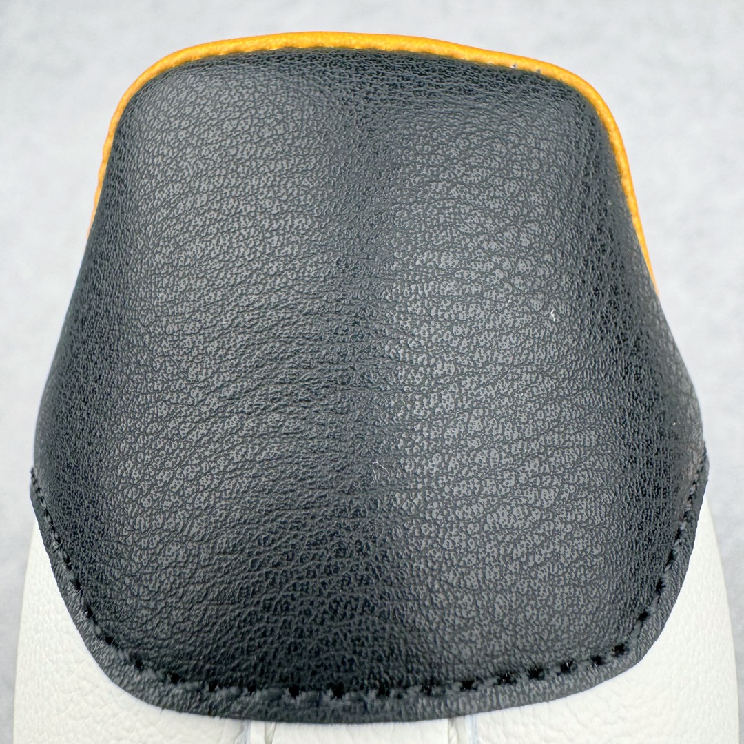 图片[16]-＃PB福利特价 JJJJound x AD Originals Samba Classic\\\”Studded Pack Black\\\”桑巴舞系列绅士德训足球风百搭低帮休闲运动板鞋 联名奶白灰黑 ID8708 口碑大厂出品 品控大底版型不断改良更新 全套原纸板楦头开发 确保原汁原味 完美呈现版型 一比一鞋头弧度高度鞋身弧度 此版本只针对中端市场 皮料材质有所更替 其他数据细节工艺流程均保持一致 绝不口嗨 细节品控鞋型随意对比 正确烫金高频细节 原装纳米超迁皮料 独家私模橡胶大底 原盒原配 这款桑巴鞋展示了高质量的工艺 带有装饰的超锁缝制和无缝的手感 柔软、柔软的皮革造型和标志性的3条纹完成了精致的外观 正规合身鞋带 鞋面上有绒面鞋垫 橡胶鞋底 享受正畸套筒软感 自50年代首次亮相以来就一直在赢得粉丝的青睐 尺码：36 36.5 37.5 38 38.5 39 40 40.5 41 42 42.5 43 44 44.5 45 46-选品中心