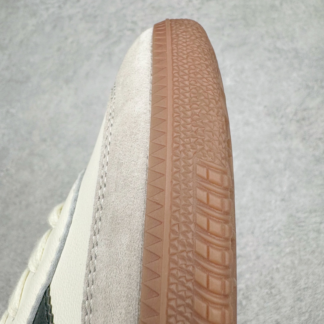 图片[18]-＃PB福利特价 JJJJound x AD Originals Samba Classic\\\”Studded Pack Black\\\”桑巴舞系列绅士德训足球风百搭低帮休闲运动板鞋 联名奶白灰黑 ID8708 口碑大厂出品 品控大底版型不断改良更新 全套原纸板楦头开发 确保原汁原味 完美呈现版型 一比一鞋头弧度高度鞋身弧度 此版本只针对中端市场 皮料材质有所更替 其他数据细节工艺流程均保持一致 绝不口嗨 细节品控鞋型随意对比 正确烫金高频细节 原装纳米超迁皮料 独家私模橡胶大底 原盒原配 这款桑巴鞋展示了高质量的工艺 带有装饰的超锁缝制和无缝的手感 柔软、柔软的皮革造型和标志性的3条纹完成了精致的外观 正规合身鞋带 鞋面上有绒面鞋垫 橡胶鞋底 享受正畸套筒软感 自50年代首次亮相以来就一直在赢得粉丝的青睐 尺码：36 36.5 37.5 38 38.5 39 40 40.5 41 42 42.5 43 44 44.5 45 46-选品中心