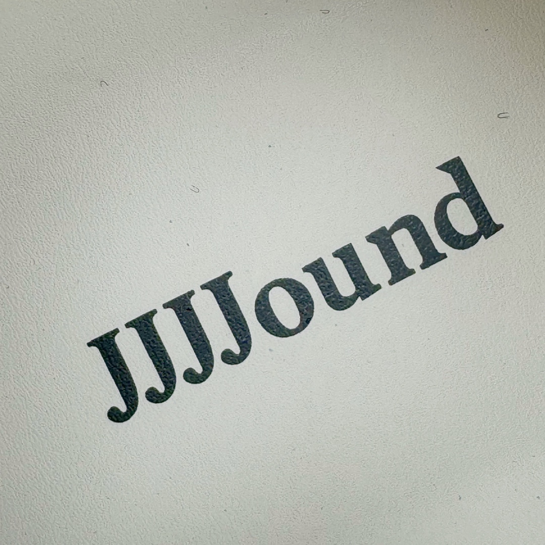 图片[12]-＃PB福利特价 JJJJound x AD Originals Samba Classic\\\”Studded Pack Black\\\”桑巴舞系列绅士德训足球风百搭低帮休闲运动板鞋 联名奶白灰黑 ID8708 口碑大厂出品 品控大底版型不断改良更新 全套原纸板楦头开发 确保原汁原味 完美呈现版型 一比一鞋头弧度高度鞋身弧度 此版本只针对中端市场 皮料材质有所更替 其他数据细节工艺流程均保持一致 绝不口嗨 细节品控鞋型随意对比 正确烫金高频细节 原装纳米超迁皮料 独家私模橡胶大底 原盒原配 这款桑巴鞋展示了高质量的工艺 带有装饰的超锁缝制和无缝的手感 柔软、柔软的皮革造型和标志性的3条纹完成了精致的外观 正规合身鞋带 鞋面上有绒面鞋垫 橡胶鞋底 享受正畸套筒软感 自50年代首次亮相以来就一直在赢得粉丝的青睐 尺码：36 36.5 37.5 38 38.5 39 40 40.5 41 42 42.5 43 44 44.5 45 46-选品中心