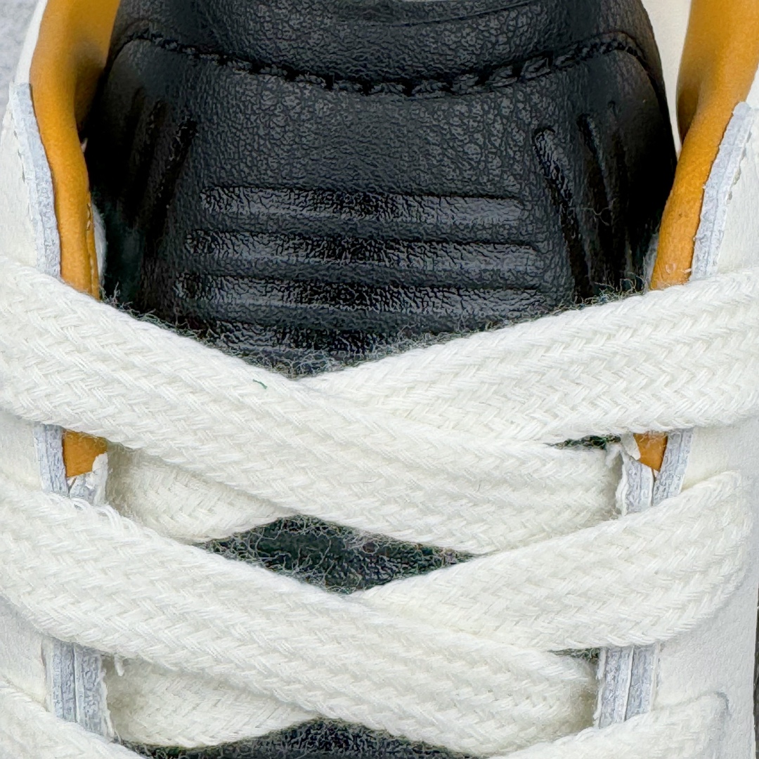 图片[14]-＃PB福利特价 JJJJound x AD Originals Samba Classic\\\”Studded Pack Black\\\”桑巴舞系列绅士德训足球风百搭低帮休闲运动板鞋 联名奶白灰黑 ID8708 口碑大厂出品 品控大底版型不断改良更新 全套原纸板楦头开发 确保原汁原味 完美呈现版型 一比一鞋头弧度高度鞋身弧度 此版本只针对中端市场 皮料材质有所更替 其他数据细节工艺流程均保持一致 绝不口嗨 细节品控鞋型随意对比 正确烫金高频细节 原装纳米超迁皮料 独家私模橡胶大底 原盒原配 这款桑巴鞋展示了高质量的工艺 带有装饰的超锁缝制和无缝的手感 柔软、柔软的皮革造型和标志性的3条纹完成了精致的外观 正规合身鞋带 鞋面上有绒面鞋垫 橡胶鞋底 享受正畸套筒软感 自50年代首次亮相以来就一直在赢得粉丝的青睐 尺码：36 36.5 37.5 38 38.5 39 40 40.5 41 42 42.5 43 44 44.5 45 46-选品中心