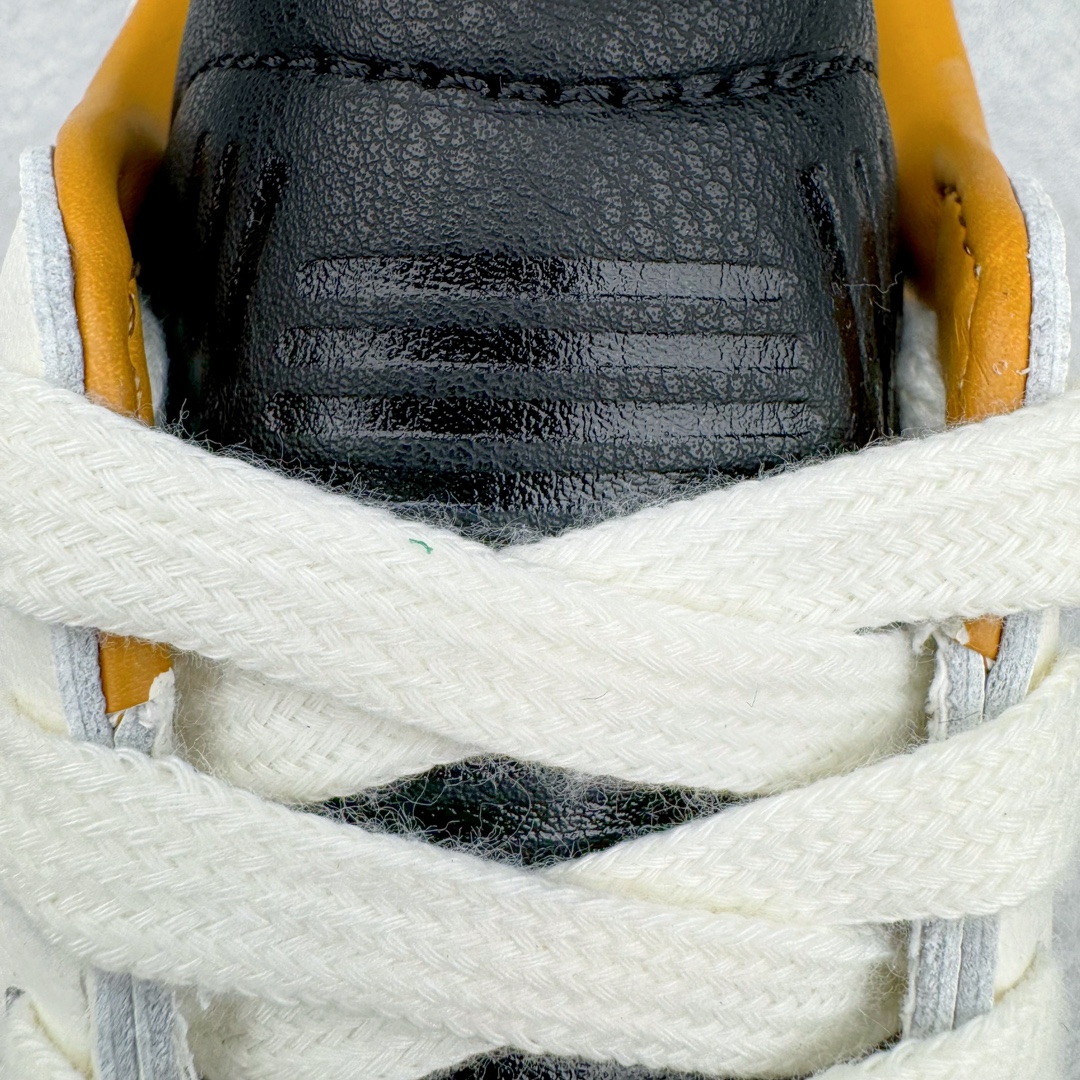 图片[17]-＃PB福利特价 JJJJound x AD Originals Samba Classic\\\”Studded Pack Black\\\”桑巴舞系列绅士德训足球风百搭低帮休闲运动板鞋 联名奶白灰黑 ID8708 口碑大厂出品 品控大底版型不断改良更新 全套原纸板楦头开发 确保原汁原味 完美呈现版型 一比一鞋头弧度高度鞋身弧度 此版本只针对中端市场 皮料材质有所更替 其他数据细节工艺流程均保持一致 绝不口嗨 细节品控鞋型随意对比 正确烫金高频细节 原装纳米超迁皮料 独家私模橡胶大底 原盒原配 这款桑巴鞋展示了高质量的工艺 带有装饰的超锁缝制和无缝的手感 柔软、柔软的皮革造型和标志性的3条纹完成了精致的外观 正规合身鞋带 鞋面上有绒面鞋垫 橡胶鞋底 享受正畸套筒软感 自50年代首次亮相以来就一直在赢得粉丝的青睐 尺码：36 36.5 37.5 38 38.5 39 40 40.5 41 42 42.5 43 44 44.5 45 46-选品中心