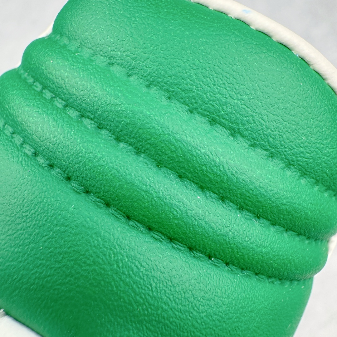 图片[11]-＃PB福利特价 AD Original Samba OG 复古经典轻便板鞋 白紫棕 ID8349 口碑大厂出品 品控大底版型不断改良更新 全套原纸板楦头开发 确保原汁原味 完美呈现版型 一比一鞋头弧度高度鞋身弧度 此版本只针对中端市场 皮料材质有所更替 其他数据细节工艺流程均保持一致 绝不口嗨 细节品控鞋型随意对比 正确烫金高频细节 原装纳米超迁皮料 独家私模橡胶大底 原盒原配 这款桑巴鞋展示了高质量的工艺 带有装饰的超锁缝制和无缝的手感 柔软、柔软的皮革造型和标志性的3条纹完成了精致的外观 正规合身鞋带 鞋面上有绒面鞋垫 橡胶鞋底 享受正畸套筒软感 自50年代首次亮相以来就一直在赢得粉丝的青睐 尺码：36 36.5 37.5 38 38.5 39 40 40.5 41 42 42.5 43 44 44.5 45 46-选品中心