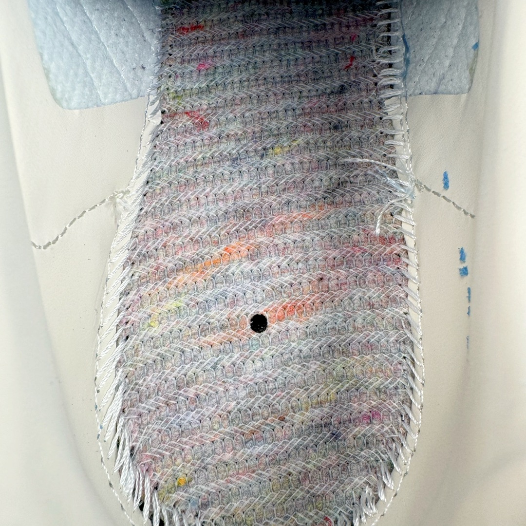 图片[18]-＃PB福利特价 AD Original Samba OG 复古经典轻便板鞋 白紫棕 ID8349 口碑大厂出品 品控大底版型不断改良更新 全套原纸板楦头开发 确保原汁原味 完美呈现版型 一比一鞋头弧度高度鞋身弧度 此版本只针对中端市场 皮料材质有所更替 其他数据细节工艺流程均保持一致 绝不口嗨 细节品控鞋型随意对比 正确烫金高频细节 原装纳米超迁皮料 独家私模橡胶大底 原盒原配 这款桑巴鞋展示了高质量的工艺 带有装饰的超锁缝制和无缝的手感 柔软、柔软的皮革造型和标志性的3条纹完成了精致的外观 正规合身鞋带 鞋面上有绒面鞋垫 橡胶鞋底 享受正畸套筒软感 自50年代首次亮相以来就一直在赢得粉丝的青睐 尺码：36 36.5 37.5 38 38.5 39 40 40.5 41 42 42.5 43 44 44.5 45 46-选品中心