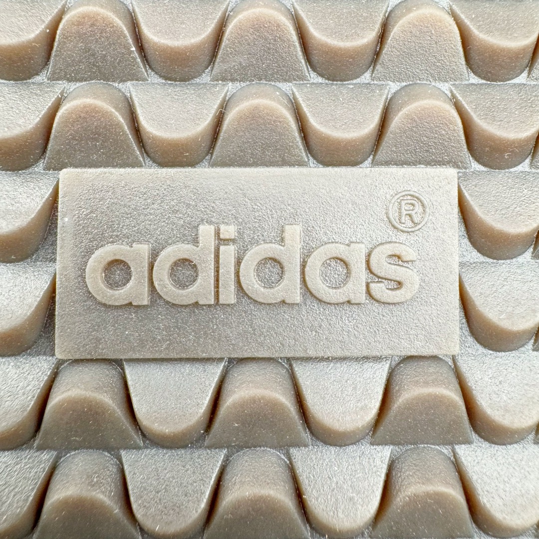 图片[15]-＃PB福利特价 AD Original Samba OG 复古经典轻便板鞋 白紫棕 ID8349 口碑大厂出品 品控大底版型不断改良更新 全套原纸板楦头开发 确保原汁原味 完美呈现版型 一比一鞋头弧度高度鞋身弧度 此版本只针对中端市场 皮料材质有所更替 其他数据细节工艺流程均保持一致 绝不口嗨 细节品控鞋型随意对比 正确烫金高频细节 原装纳米超迁皮料 独家私模橡胶大底 原盒原配 这款桑巴鞋展示了高质量的工艺 带有装饰的超锁缝制和无缝的手感 柔软、柔软的皮革造型和标志性的3条纹完成了精致的外观 正规合身鞋带 鞋面上有绒面鞋垫 橡胶鞋底 享受正畸套筒软感 自50年代首次亮相以来就一直在赢得粉丝的青睐 尺码：36 36.5 37.5 38 38.5 39 40 40.5 41 42 42.5 43 44 44.5 45 46-选品中心