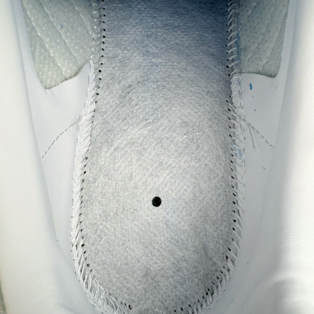 图片[20]-＃PB福利特价 Kith x AD Original Samba OG 复古经典轻便板鞋 联名白绿 FX5398 口碑大厂出品 品控大底版型不断改良更新 全套原纸板楦头开发 确保原汁原味 完美呈现版型 一比一鞋头弧度高度鞋身弧度 此版本只针对中端市场 皮料材质有所更替 其他数据细节工艺流程均保持一致 绝不口嗨 细节品控鞋型随意对比 正确烫金高频细节 原装纳米超迁皮料 独家私模橡胶大底 原盒原配 这款桑巴鞋展示了高质量的工艺 带有装饰的超锁缝制和无缝的手感 柔软、柔软的皮革造型和标志性的3条纹完成了精致的外观 正规合身鞋带 鞋面上有绒面鞋垫 橡胶鞋底 享受正畸套筒软感 自50年代首次亮相以来就一直在赢得粉丝的青睐 尺码：36 36.5 37.5 38 38.5 39 40 40.5 41 42 42.5 43 44 44.5 45 46-选品中心