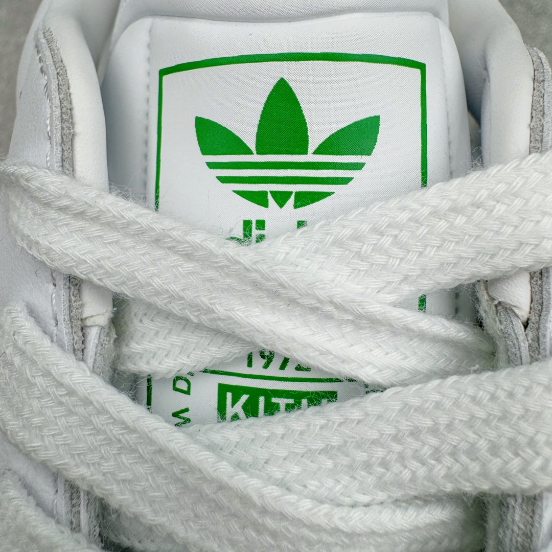 图片[14]-＃PB福利特价 Kith x AD Original Samba OG 复古经典轻便板鞋 联名白绿 FX5398 口碑大厂出品 品控大底版型不断改良更新 全套原纸板楦头开发 确保原汁原味 完美呈现版型 一比一鞋头弧度高度鞋身弧度 此版本只针对中端市场 皮料材质有所更替 其他数据细节工艺流程均保持一致 绝不口嗨 细节品控鞋型随意对比 正确烫金高频细节 原装纳米超迁皮料 独家私模橡胶大底 原盒原配 这款桑巴鞋展示了高质量的工艺 带有装饰的超锁缝制和无缝的手感 柔软、柔软的皮革造型和标志性的3条纹完成了精致的外观 正规合身鞋带 鞋面上有绒面鞋垫 橡胶鞋底 享受正畸套筒软感 自50年代首次亮相以来就一直在赢得粉丝的青睐 尺码：36 36.5 37.5 38 38.5 39 40 40.5 41 42 42.5 43 44 44.5 45 46-选品中心