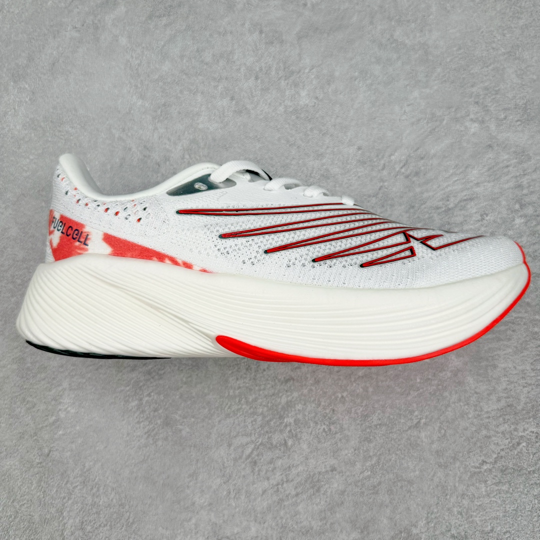 ＃特价福利 New Balance FuelCell RC Elite V2 新百伦NB系列超轻量化低帮休闲运动慢跑鞋 采用超轻透气3D针织网眼材料结构鞋面及打印Logo细节#中底嵌入FuelCell轻量化技术组合全掌碳纤维板 网面鞋面设计 运动清爽透气 赤足感受 撞色设计细节控的惊喜 精细看得见 FUEL CELL避震中底,通过将液态氮快速填充进泡棉的方式 打造出具有高弹、轻质、 持久的中底 尺码对应库存‼️-选品中心