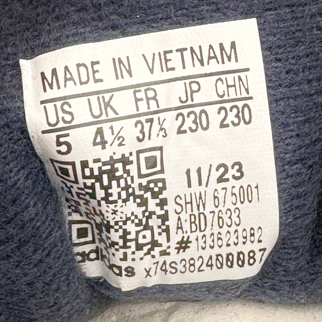 图片[19]-＃S2纯原 AD Originals Handball SPZL 手球运动员系列百搭休闲运动板鞋 深蓝 BD7633 口碑大厂出品 品控大底版型不断改良更新 原厂皮料 原装过验内外标加持 全套原纸板楦头开发 确保原汁原味 完美呈现桑巴版型 一比一鞋头弧度高度鞋身弧度 数据细节工艺流程均保持一致 这款来自阿迪达斯的这款HANDBALL SPZL前身是一双手球运动鞋 这一次拿来复刻 所以鞋面的主要色彩选用了黑色 鞋面外侧除了Spezial字母之外还有三叶草标志 Handball SPZL作为复古手球训练鞋与作为室内足球鞋的Samba有着异曲同工之处 但是质感更为出众的鞋身以及丰富的配色选择比起Samba来讲可以说是更胜一筹了 尺码：36 36⅔ 37⅓ 38 38⅔ 39⅓ 40 40⅔ 41⅓ 42 42⅔ 43⅓ 44 45-选品中心