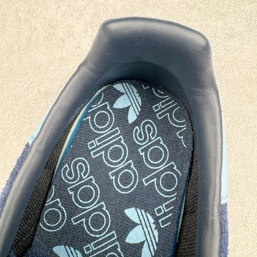 图片[10]-＃S2纯原 AD Originals Handball SPZL 手球运动员系列百搭休闲运动板鞋 深蓝 BD7633 口碑大厂出品 品控大底版型不断改良更新 原厂皮料 原装过验内外标加持 全套原纸板楦头开发 确保原汁原味 完美呈现桑巴版型 一比一鞋头弧度高度鞋身弧度 数据细节工艺流程均保持一致 这款来自阿迪达斯的这款HANDBALL SPZL前身是一双手球运动鞋 这一次拿来复刻 所以鞋面的主要色彩选用了黑色 鞋面外侧除了Spezial字母之外还有三叶草标志 Handball SPZL作为复古手球训练鞋与作为室内足球鞋的Samba有着异曲同工之处 但是质感更为出众的鞋身以及丰富的配色选择比起Samba来讲可以说是更胜一筹了 尺码：36 36⅔ 37⅓ 38 38⅔ 39⅓ 40 40⅔ 41⅓ 42 42⅔ 43⅓ 44 45-选品中心