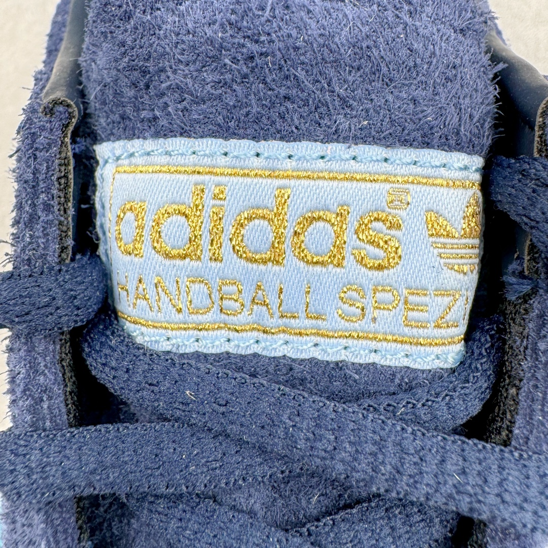 图片[11]-＃S2纯原 AD Originals Handball SPZL 手球运动员系列百搭休闲运动板鞋 深蓝 BD7633 口碑大厂出品 品控大底版型不断改良更新 原厂皮料 原装过验内外标加持 全套原纸板楦头开发 确保原汁原味 完美呈现桑巴版型 一比一鞋头弧度高度鞋身弧度 数据细节工艺流程均保持一致 这款来自阿迪达斯的这款HANDBALL SPZL前身是一双手球运动鞋 这一次拿来复刻 所以鞋面的主要色彩选用了黑色 鞋面外侧除了Spezial字母之外还有三叶草标志 Handball SPZL作为复古手球训练鞋与作为室内足球鞋的Samba有着异曲同工之处 但是质感更为出众的鞋身以及丰富的配色选择比起Samba来讲可以说是更胜一筹了 尺码：36 36⅔ 37⅓ 38 38⅔ 39⅓ 40 40⅔ 41⅓ 42 42⅔ 43⅓ 44 45-选品中心