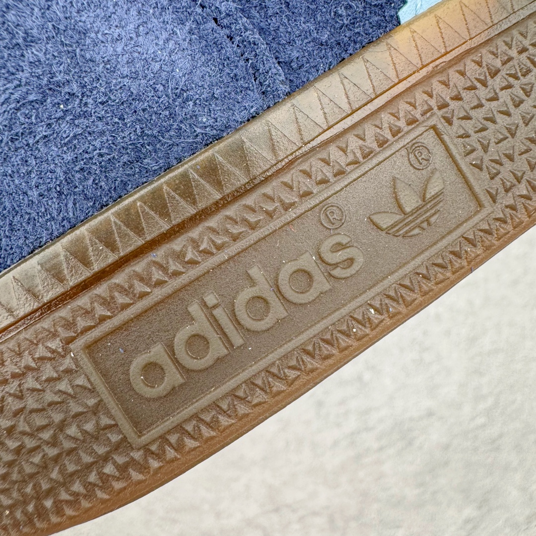 图片[12]-＃S2纯原 AD Originals Handball SPZL 手球运动员系列百搭休闲运动板鞋 深蓝 BD7633 口碑大厂出品 品控大底版型不断改良更新 原厂皮料 原装过验内外标加持 全套原纸板楦头开发 确保原汁原味 完美呈现桑巴版型 一比一鞋头弧度高度鞋身弧度 数据细节工艺流程均保持一致 这款来自阿迪达斯的这款HANDBALL SPZL前身是一双手球运动鞋 这一次拿来复刻 所以鞋面的主要色彩选用了黑色 鞋面外侧除了Spezial字母之外还有三叶草标志 Handball SPZL作为复古手球训练鞋与作为室内足球鞋的Samba有着异曲同工之处 但是质感更为出众的鞋身以及丰富的配色选择比起Samba来讲可以说是更胜一筹了 尺码：36 36⅔ 37⅓ 38 38⅔ 39⅓ 40 40⅔ 41⅓ 42 42⅔ 43⅓ 44 45-选品中心