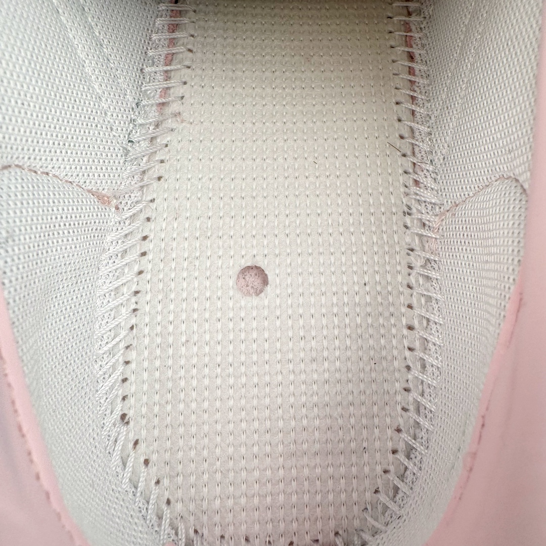 图片[10]-＃S2纯原 AD Originals Handball SPZL 手球运动员系列百搭休闲运动板鞋 粉黑 IF6561 口碑大厂出品 品控大底版型不断改良更新 原厂皮料 原装过验内外标加持 全套原纸板楦头开发 确保原汁原味 完美呈现桑巴版型 一比一鞋头弧度高度鞋身弧度 数据细节工艺流程均保持一致 这款来自阿迪达斯的这款HANDBALL SPZL前身是一双手球运动鞋 这一次拿来复刻 所以鞋面的主要色彩选用了黑色 鞋面外侧除了Spezial字母之外还有三叶草标志 Handball SPZL作为复古手球训练鞋与作为室内足球鞋的Samba有着异曲同工之处 但是质感更为出众的鞋身以及丰富的配色选择比起Samba来讲可以说是更胜一筹了 尺码：36 36⅔ 37⅓ 38 38⅔ 39⅓ 40 40⅔ 41⅓ 42 42⅔ 43⅓ 44 45-选品中心