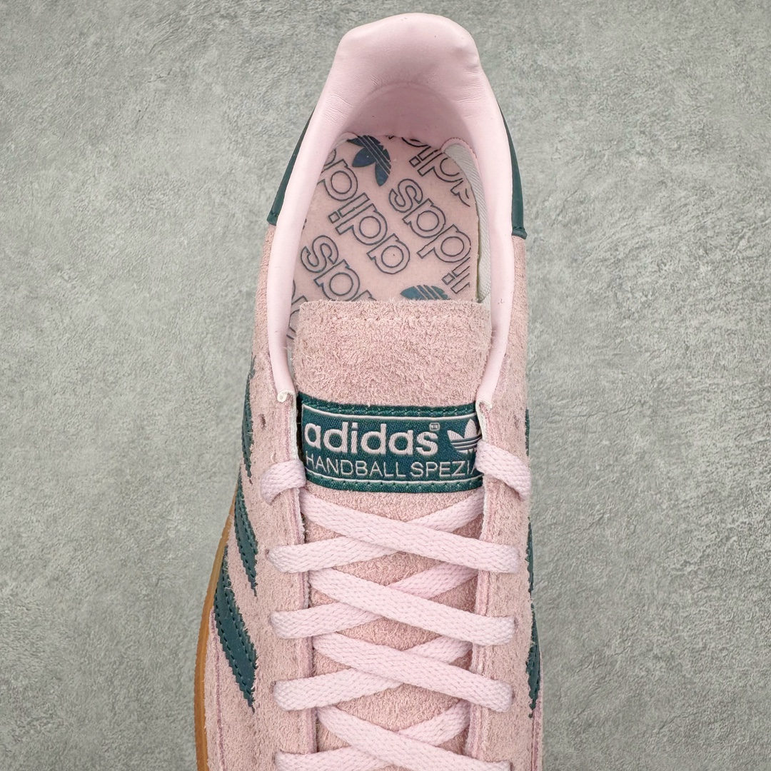 图片[5]-＃S2纯原 AD Originals Handball SPZL 手球运动员系列百搭休闲运动板鞋 粉黑 IF6561 口碑大厂出品 品控大底版型不断改良更新 原厂皮料 原装过验内外标加持 全套原纸板楦头开发 确保原汁原味 完美呈现桑巴版型 一比一鞋头弧度高度鞋身弧度 数据细节工艺流程均保持一致 这款来自阿迪达斯的这款HANDBALL SPZL前身是一双手球运动鞋 这一次拿来复刻 所以鞋面的主要色彩选用了黑色 鞋面外侧除了Spezial字母之外还有三叶草标志 Handball SPZL作为复古手球训练鞋与作为室内足球鞋的Samba有着异曲同工之处 但是质感更为出众的鞋身以及丰富的配色选择比起Samba来讲可以说是更胜一筹了 尺码：36 36⅔ 37⅓ 38 38⅔ 39⅓ 40 40⅔ 41⅓ 42 42⅔ 43⅓ 44 45-选品中心