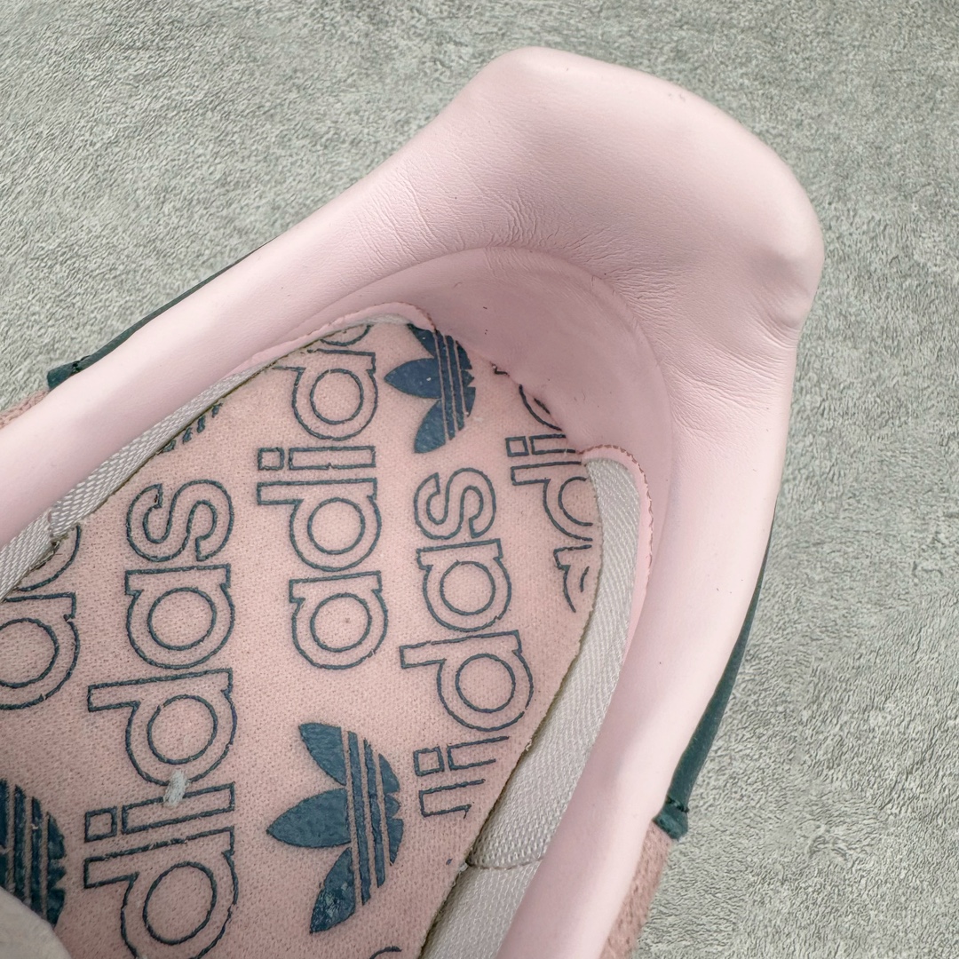 图片[13]-＃S2纯原 AD Originals Handball SPZL 手球运动员系列百搭休闲运动板鞋 粉黑 IF6561 口碑大厂出品 品控大底版型不断改良更新 原厂皮料 原装过验内外标加持 全套原纸板楦头开发 确保原汁原味 完美呈现桑巴版型 一比一鞋头弧度高度鞋身弧度 数据细节工艺流程均保持一致 这款来自阿迪达斯的这款HANDBALL SPZL前身是一双手球运动鞋 这一次拿来复刻 所以鞋面的主要色彩选用了黑色 鞋面外侧除了Spezial字母之外还有三叶草标志 Handball SPZL作为复古手球训练鞋与作为室内足球鞋的Samba有着异曲同工之处 但是质感更为出众的鞋身以及丰富的配色选择比起Samba来讲可以说是更胜一筹了 尺码：36 36⅔ 37⅓ 38 38⅔ 39⅓ 40 40⅔ 41⅓ 42 42⅔ 43⅓ 44 45-选品中心