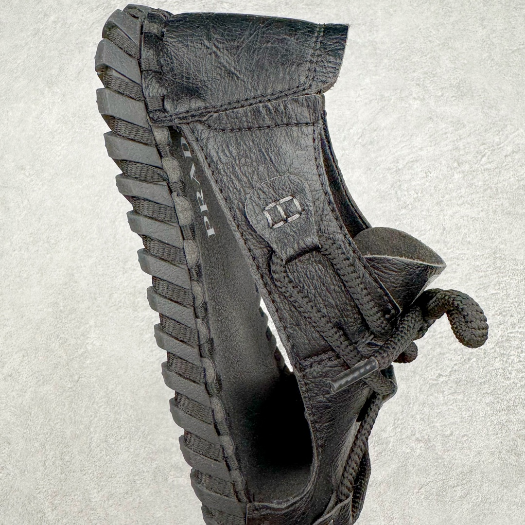 图片[6]-Prada普拉达2024最新春夏锯齿罗马超轻厚底橡胶凉鞋 复古时髦前卫鞋底搭配橡胶鞋面，让整双鞋轻便舒适 鲜艳色彩 满足不同风格时髦人士的多种选择 标志性金属三角标搭配古沙滩凉鞋造型 每一个设计元素都踩在时髦点上 尺码：38-44-选品中心