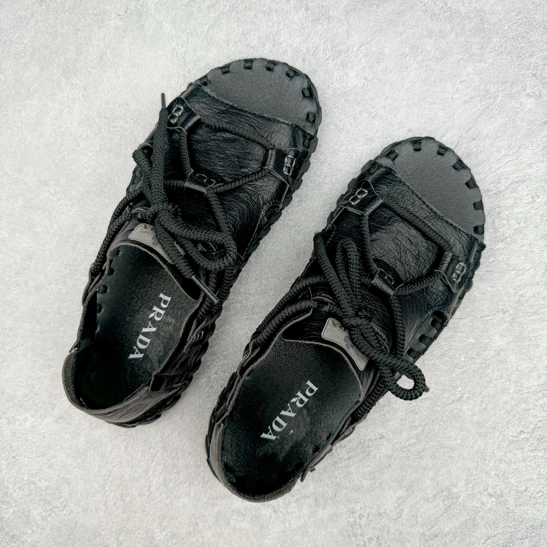 图片[3]-Prada普拉达2024最新春夏锯齿罗马超轻厚底橡胶凉鞋 复古时髦前卫鞋底搭配橡胶鞋面，让整双鞋轻便舒适 鲜艳色彩 满足不同风格时髦人士的多种选择 标志性金属三角标搭配古沙滩凉鞋造型 每一个设计元素都踩在时髦点上 尺码：38-44-选品中心