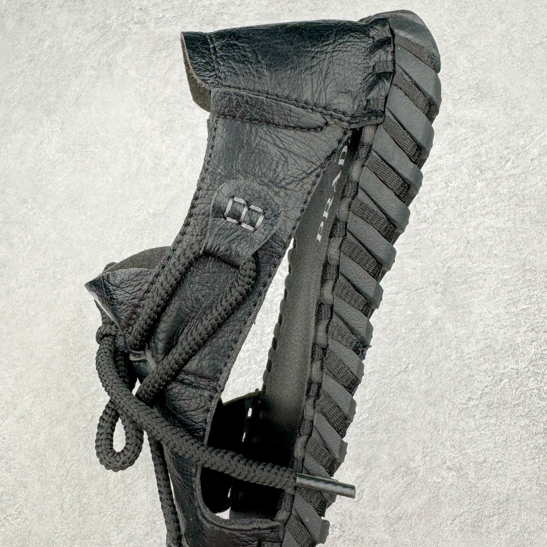 图片[7]-Prada普拉达2024最新春夏锯齿罗马超轻厚底橡胶凉鞋 复古时髦前卫鞋底搭配橡胶鞋面，让整双鞋轻便舒适 鲜艳色彩 满足不同风格时髦人士的多种选择 标志性金属三角标搭配古沙滩凉鞋造型 每一个设计元素都踩在时髦点上 尺码：38-44-选品中心