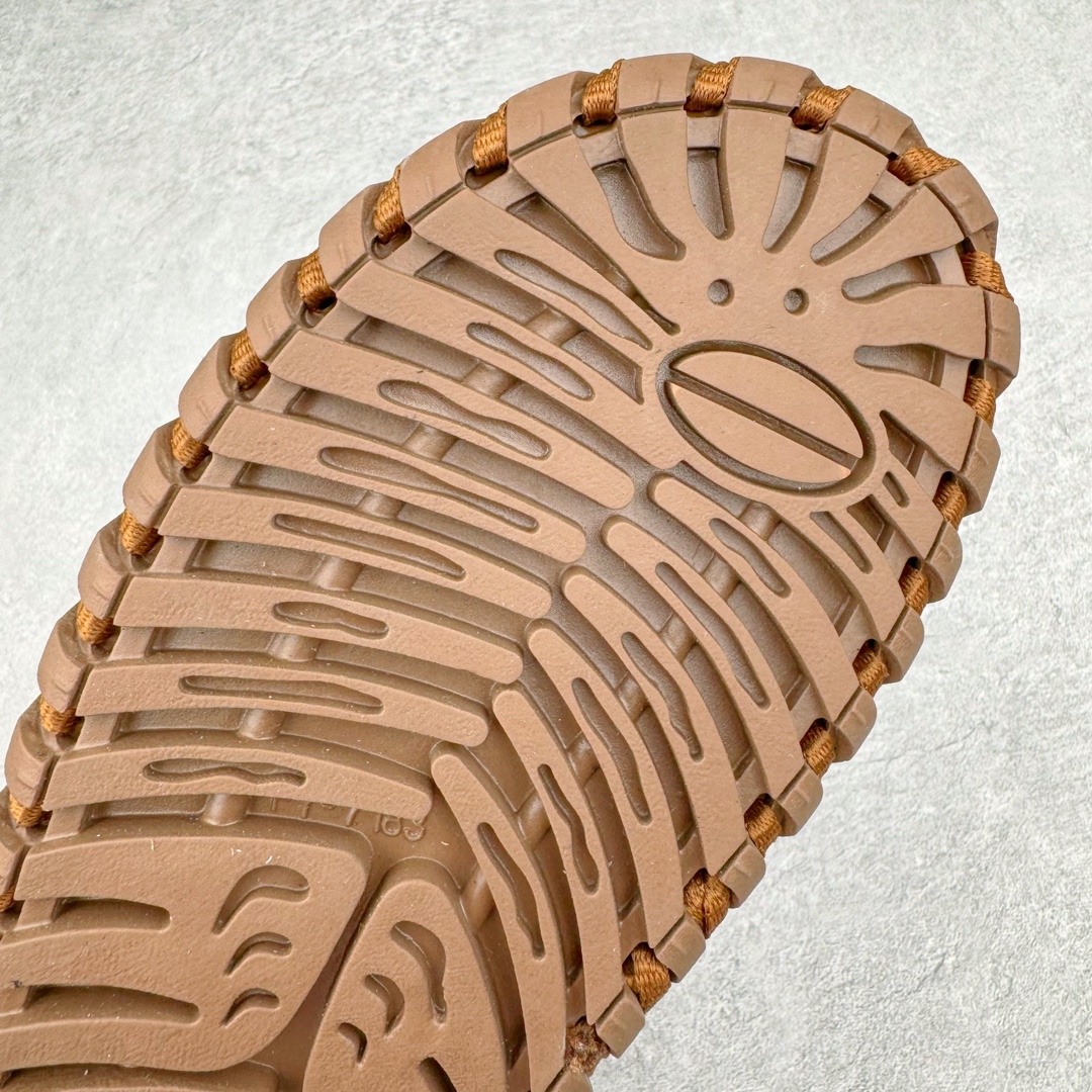 图片[14]-Prada普拉达2024最新春夏锯齿罗马超轻厚底橡胶凉鞋 复古时髦前卫鞋底搭配橡胶鞋面，让整双鞋轻便舒适 鲜艳色彩 满足不同风格时髦人士的多种选择 标志性金属三角标搭配古沙滩凉鞋造型 每一个设计元素都踩在时髦点上 尺码：38-44-选品中心