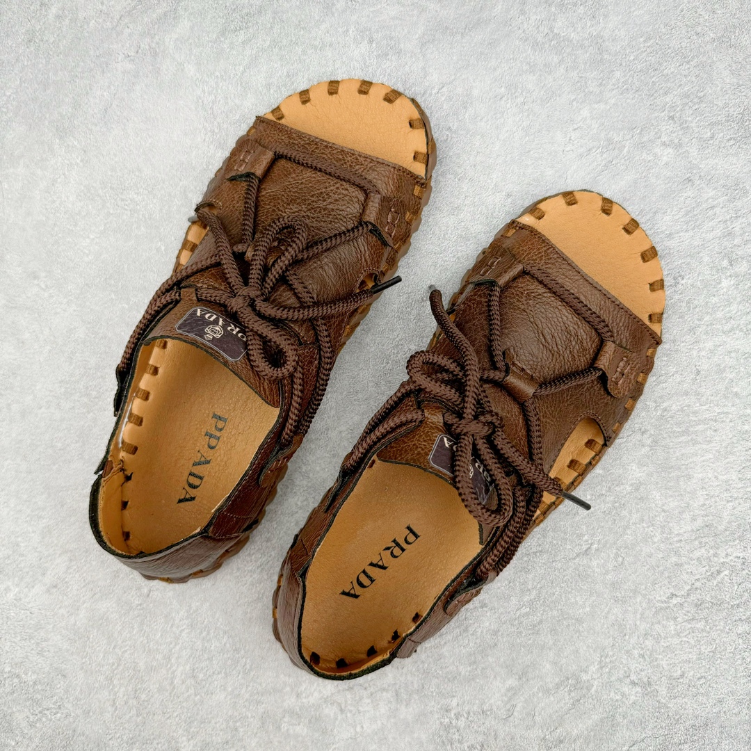 图片[3]-Prada普拉达2024最新春夏锯齿罗马超轻厚底橡胶凉鞋 复古时髦前卫鞋底搭配橡胶鞋面，让整双鞋轻便舒适 鲜艳色彩 满足不同风格时髦人士的多种选择 标志性金属三角标搭配古沙滩凉鞋造型 每一个设计元素都踩在时髦点上 尺码：38-44-选品中心