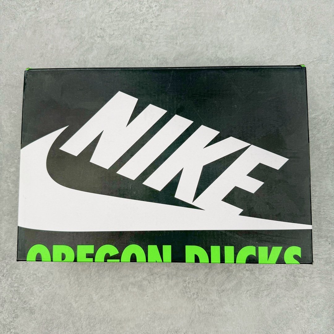 图片[19]-＃K版纯原 Division Street x Nike Air Max 1 初代复古气垫慢跑鞋 DS联名 HQ2640-200 以鞋圈知名度贼高的 Oregon Ducks 为设计主题 在经典的 Air Max 1 框架上 设计师直接在材质方面疯狂堆料 配合上多种多样的花纹 属于俄勒冈鸭的味道 简直快要从屏幕溢出来了 超高设计规格带来的 当然就是超高的辨识度 穿上街就是标准的视线减速带 尺码：36 36.5 37.5 38 38.5 39 40 40.5 41 42 42.5 43 44 44.5 45 46 47.5-选品中心