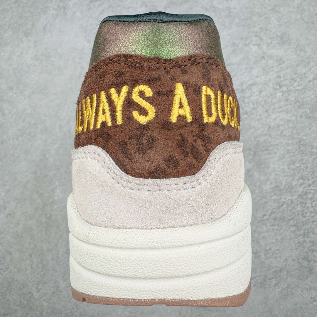 图片[8]-＃K版纯原 Division Street x Nike Air Max 1 初代复古气垫慢跑鞋 DS联名 HQ2640-200 以鞋圈知名度贼高的 Oregon Ducks 为设计主题 在经典的 Air Max 1 框架上 设计师直接在材质方面疯狂堆料 配合上多种多样的花纹 属于俄勒冈鸭的味道 简直快要从屏幕溢出来了 超高设计规格带来的 当然就是超高的辨识度 穿上街就是标准的视线减速带 尺码：36 36.5 37.5 38 38.5 39 40 40.5 41 42 42.5 43 44 44.5 45 46 47.5-选品中心
