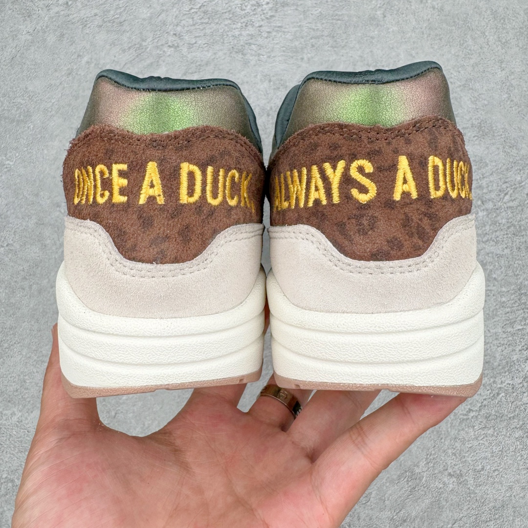图片[10]-＃K版纯原 Division Street x Nike Air Max 1 初代复古气垫慢跑鞋 DS联名 HQ2640-200 以鞋圈知名度贼高的 Oregon Ducks 为设计主题 在经典的 Air Max 1 框架上 设计师直接在材质方面疯狂堆料 配合上多种多样的花纹 属于俄勒冈鸭的味道 简直快要从屏幕溢出来了 超高设计规格带来的 当然就是超高的辨识度 穿上街就是标准的视线减速带 尺码：36 36.5 37.5 38 38.5 39 40 40.5 41 42 42.5 43 44 44.5 45 46 47.5-选品中心