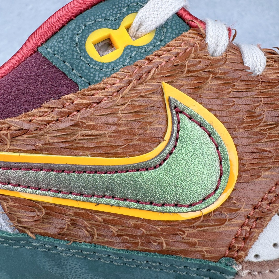 图片[14]-＃K版纯原 Division Street x Nike Air Max 1 初代复古气垫慢跑鞋 DS联名 HQ2639-100 以鞋圈知名度贼高的 Oregon Ducks 为设计主题 在经典的 Air Max 1 框架上 设计师直接在材质方面疯狂堆料 配合上多种多样的花纹 属于俄勒冈鸭的味道 简直快要从屏幕溢出来了 超高设计规格带来的 当然就是超高的辨识度 穿上街就是标准的视线减速带 尺码：36 36.5 37.5 38 38.5 39 40 40.5 41 42 42.5 43 44 44.5 45 46 47.5-选品中心