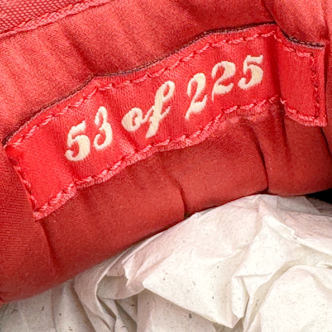 图片[18]-＃K版纯原 Division Street x Nike Air Max 1 初代复古气垫慢跑鞋 DS联名 HQ2639-100 以鞋圈知名度贼高的 Oregon Ducks 为设计主题 在经典的 Air Max 1 框架上 设计师直接在材质方面疯狂堆料 配合上多种多样的花纹 属于俄勒冈鸭的味道 简直快要从屏幕溢出来了 超高设计规格带来的 当然就是超高的辨识度 穿上街就是标准的视线减速带 尺码：36 36.5 37.5 38 38.5 39 40 40.5 41 42 42.5 43 44 44.5 45 46 47.5-选品中心