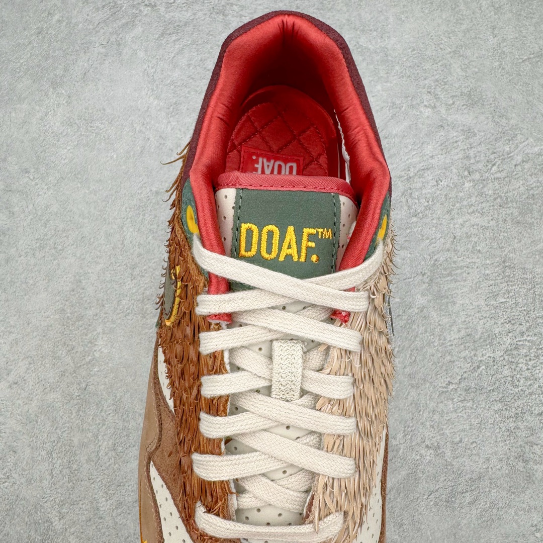 图片[5]-＃K版纯原 Division Street x Nike Air Max 1 初代复古气垫慢跑鞋 DS联名 HQ2639-100 以鞋圈知名度贼高的 Oregon Ducks 为设计主题 在经典的 Air Max 1 框架上 设计师直接在材质方面疯狂堆料 配合上多种多样的花纹 属于俄勒冈鸭的味道 简直快要从屏幕溢出来了 超高设计规格带来的 当然就是超高的辨识度 穿上街就是标准的视线减速带 尺码：36 36.5 37.5 38 38.5 39 40 40.5 41 42 42.5 43 44 44.5 45 46 47.5-选品中心