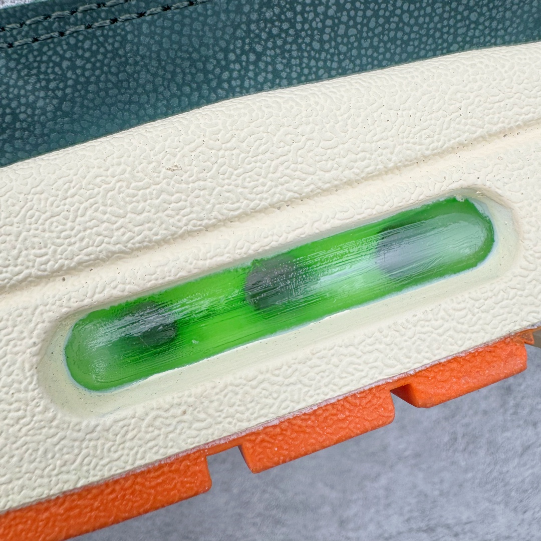 图片[11]-＃K版纯原 Division Street x Nike Air Max 1 初代复古气垫慢跑鞋 DS联名 HQ2639-100 以鞋圈知名度贼高的 Oregon Ducks 为设计主题 在经典的 Air Max 1 框架上 设计师直接在材质方面疯狂堆料 配合上多种多样的花纹 属于俄勒冈鸭的味道 简直快要从屏幕溢出来了 超高设计规格带来的 当然就是超高的辨识度 穿上街就是标准的视线减速带 尺码：36 36.5 37.5 38 38.5 39 40 40.5 41 42 42.5 43 44 44.5 45 46 47.5-选品中心