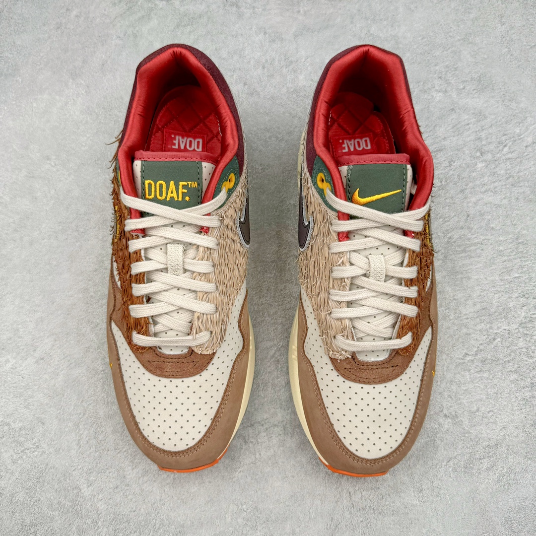 图片[2]-＃K版纯原 Division Street x Nike Air Max 1 初代复古气垫慢跑鞋 DS联名 HQ2639-100 以鞋圈知名度贼高的 Oregon Ducks 为设计主题 在经典的 Air Max 1 框架上 设计师直接在材质方面疯狂堆料 配合上多种多样的花纹 属于俄勒冈鸭的味道 简直快要从屏幕溢出来了 超高设计规格带来的 当然就是超高的辨识度 穿上街就是标准的视线减速带 尺码：36 36.5 37.5 38 38.5 39 40 40.5 41 42 42.5 43 44 44.5 45 46 47.5-选品中心