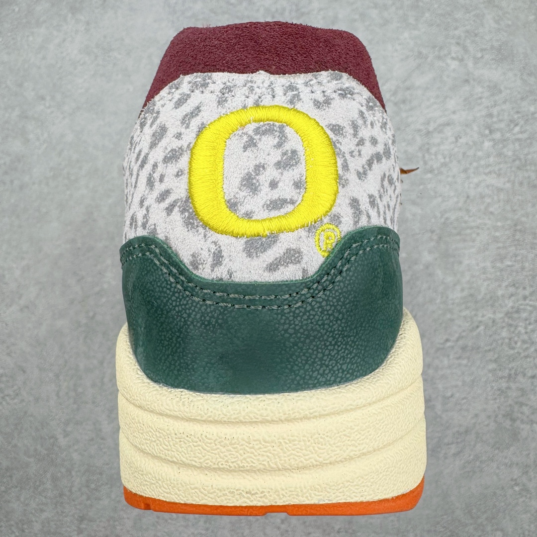 图片[8]-＃K版纯原 Division Street x Nike Air Max 1 初代复古气垫慢跑鞋 DS联名 HQ2639-100 以鞋圈知名度贼高的 Oregon Ducks 为设计主题 在经典的 Air Max 1 框架上 设计师直接在材质方面疯狂堆料 配合上多种多样的花纹 属于俄勒冈鸭的味道 简直快要从屏幕溢出来了 超高设计规格带来的 当然就是超高的辨识度 穿上街就是标准的视线减速带 尺码：36 36.5 37.5 38 38.5 39 40 40.5 41 42 42.5 43 44 44.5 45 46 47.5-选品中心