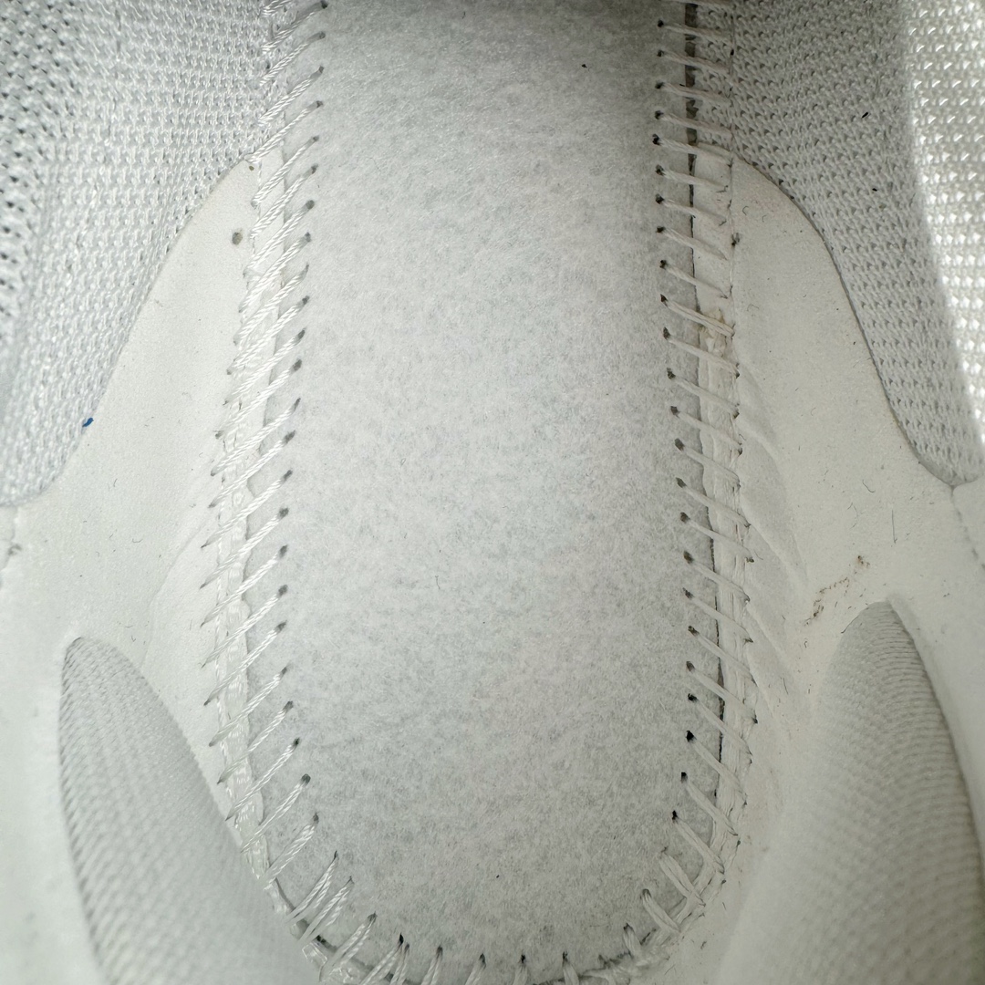 图片[18]-＃VG零售版 BALENCIAGA CIRCUIT 巴黎世家圆头系带LOGO印花低帮老爹鞋 全套原纸板楦头开发 最原汁原味的灵魂版型 全鞋荧光划线卡点 胶水把控整洁度追求极致完美 每一双都是工艺品 多重QC质检 超越公司货的品控标准 实实在在的免检产品 原盒原配 正确字体电绣 粗细、位置、大小正确 侧边TPU 透气孔匹配意产原版 正确分离大底 TPU软底 原版一致大底LOGO 立体感十足 原厂皮料水洗做旧 采购原厂网纱 偏大一码 尺码：35 36 37 38 39 40 41 42 43 44 45 46-选品中心