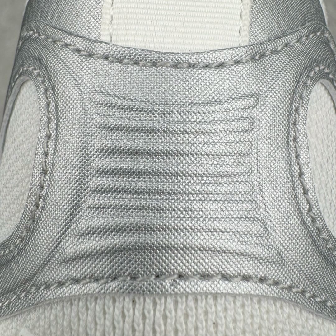 图片[13]-＃VG零售版 BALENCIAGA CIRCUIT 巴黎世家圆头系带LOGO印花低帮老爹鞋 全套原纸板楦头开发 最原汁原味的灵魂版型 全鞋荧光划线卡点 胶水把控整洁度追求极致完美 每一双都是工艺品 多重QC质检 超越公司货的品控标准 实实在在的免检产品 原盒原配 正确字体电绣 粗细、位置、大小正确 侧边TPU 透气孔匹配意产原版 正确分离大底 TPU软底 原版一致大底LOGO 立体感十足 原厂皮料水洗做旧 采购原厂网纱 偏大一码 尺码：35 36 37 38 39 40 41 42 43 44 45 46-选品中心