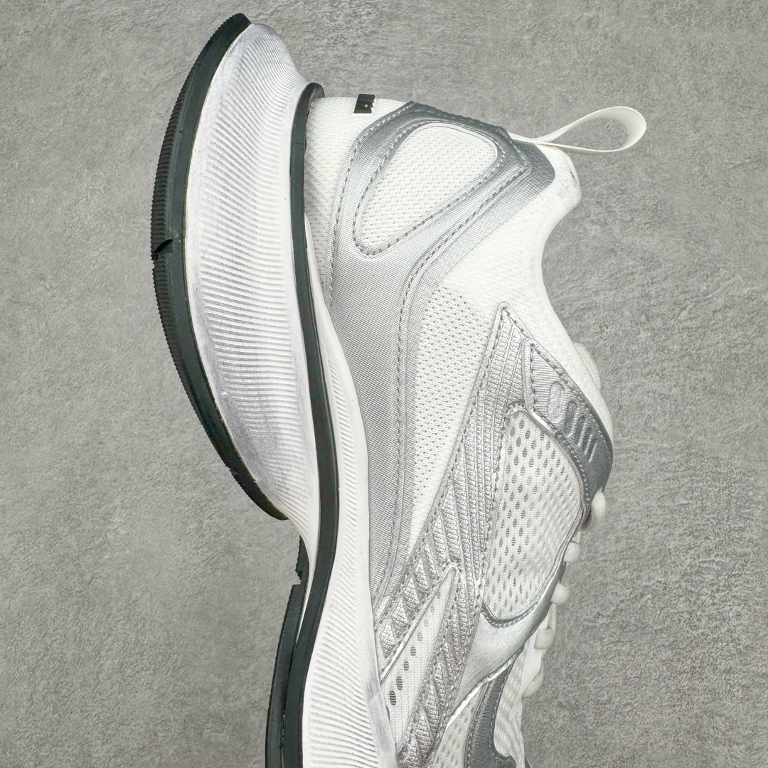 图片[6]-＃VG零售版 BALENCIAGA CIRCUIT 巴黎世家圆头系带LOGO印花低帮老爹鞋 全套原纸板楦头开发 最原汁原味的灵魂版型 全鞋荧光划线卡点 胶水把控整洁度追求极致完美 每一双都是工艺品 多重QC质检 超越公司货的品控标准 实实在在的免检产品 原盒原配 正确字体电绣 粗细、位置、大小正确 侧边TPU 透气孔匹配意产原版 正确分离大底 TPU软底 原版一致大底LOGO 立体感十足 原厂皮料水洗做旧 采购原厂网纱 偏大一码 尺码：35 36 37 38 39 40 41 42 43 44 45 46-选品中心