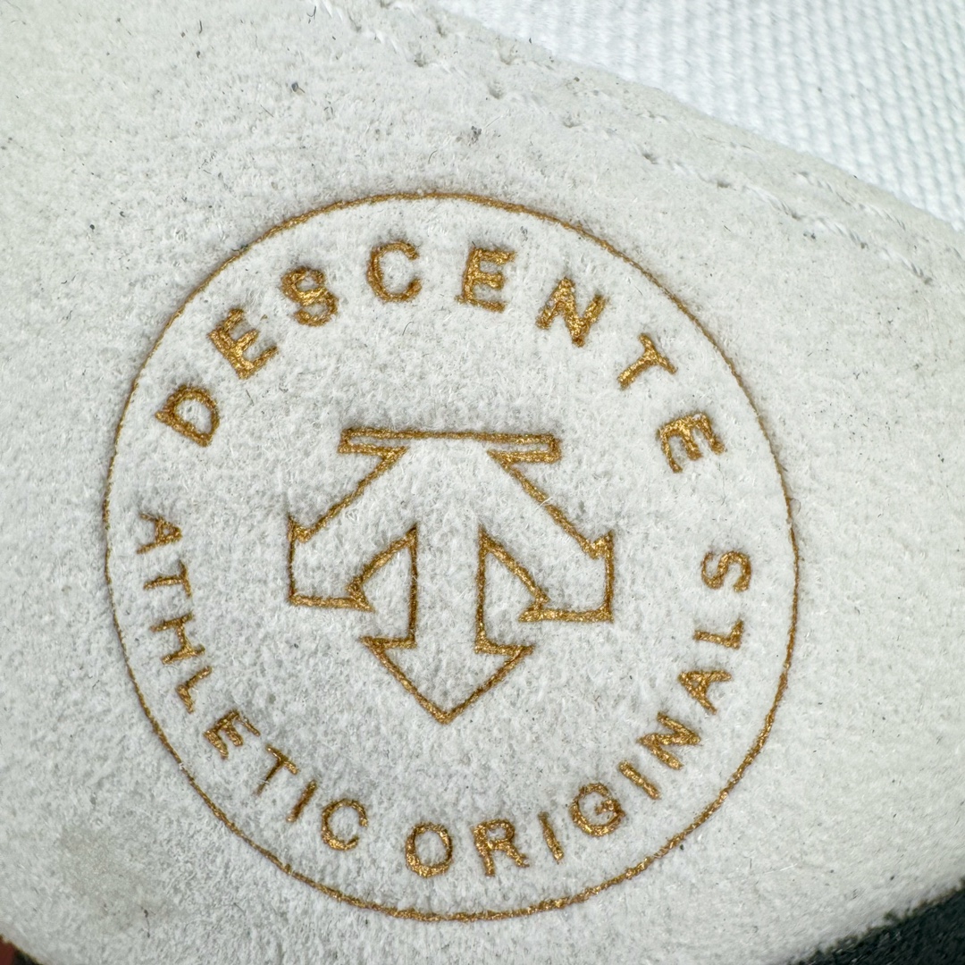 图片[11]-DESCENTE CHRON 迪桑特复古运动一脚蹬帆布鞋透气休闲鞋 轻松方便的一脚蹬设计 搭配轻质弹性鞋底 脚感舒适 简洁的帆布鞋面设计适用于多场景穿搭 尺码：36 36.5 37.5 38 38.5 39 40 40.5 41 42 42.5 43 44 44.5 45-选品中心