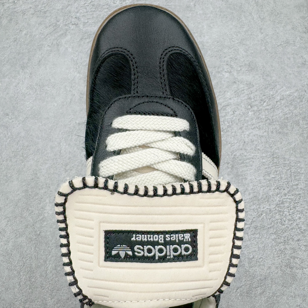 图片[4]-＃S2纯原 Wales Bonner x AD Originals Samba Classic 桑巴舞系列绅士德训足球风百搭低帮休闲运动板鞋 马毛黑白 IE0580 目前市面最强版本 正确细节皮料 伦敦时装品牌 Wales Bonner 携手Originals 打造 2022 最新春夏联名系列。本次为双方的第四度合作，灵感汲取了设计师 Grace Wales Bonner 对于 70、80 年代 Burkina Faso 音乐、摄影方面的研究，选择 Country 与 Samba 两双经典鞋款进行打造。随着 SAMBA 热风的不断席卷，不少品牌与 adidas Originals 的例行合作款式也逐渐受人关注。目前已经曝光两款全新合作鞋款的 Wales Bonner 如今再度曝光一款全新配色 SAMBA 联名。此次合作款式主打亮银反光配色，丝线编织三道杠以及加长鞋舌设计，想必穿着起来回头率也是不低！尺码：35⅔ 36 36⅔ 37⅓ 38 38⅔ 39⅓ 40 40⅔ 41⅓ 42 42⅔ 43⅓ 44 44⅔ 45-选品中心