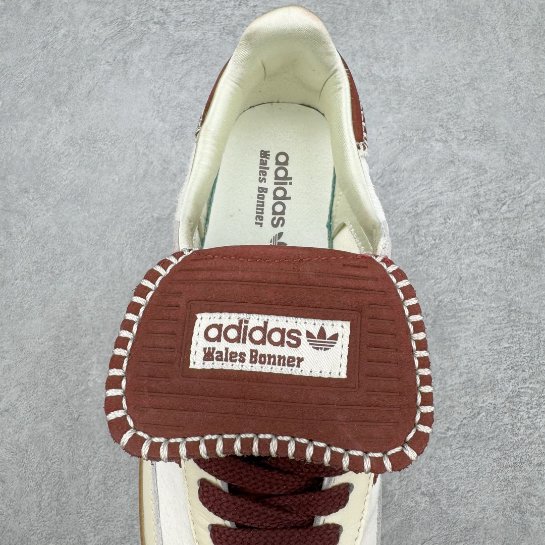 图片[5]-＃S2纯原 Wales Bonner x AD Originals Samba Classic 桑巴舞系列绅士德训足球风百搭低帮休闲运动板鞋 马毛白酒红 IE0586 目前市面最强版本 正确细节皮料 伦敦时装品牌 Wales Bonner 携手Originals 打造 2022 最新春夏联名系列。本次为双方的第四度合作，灵感汲取了设计师 Grace Wales Bonner 对于 70、80 年代 Burkina Faso 音乐、摄影方面的研究，选择 Country 与 Samba 两双经典鞋款进行打造。随着 SAMBA 热风的不断席卷，不少品牌与 adidas Originals 的例行合作款式也逐渐受人关注。目前已经曝光两款全新合作鞋款的 Wales Bonner 如今再度曝光一款全新配色 SAMBA 联名。此次合作款式主打亮银反光配色，丝线编织三道杠以及加长鞋舌设计，想必穿着起来回头率也是不低！尺码：35⅔ 36 36⅔ 37⅓ 38 38⅔ 39⅓ 40 40⅔ 41⅓ 42 42⅔ 43⅓ 44 44⅔ 45-选品中心